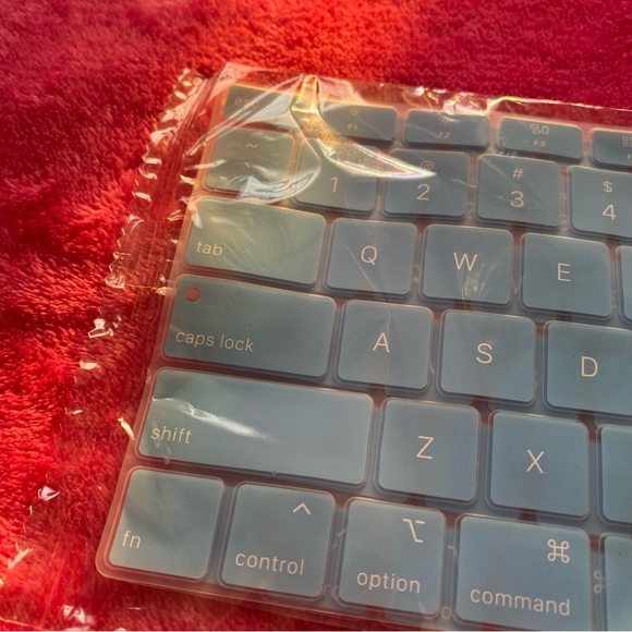 NWT Apple MacBook Pro Keyboard Cover x2 in Light Blue - Picture 2 of 4